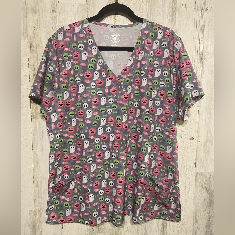 Divine Stretch By JDM Uniforms Grey Pink Halloween Spooky Scrub Top 2X - Picture 2 of 7